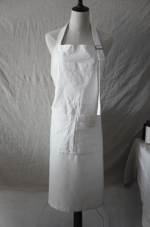 #302 classic work apron（ WHITE ）厚帆布設計圍裙 第1張的照片