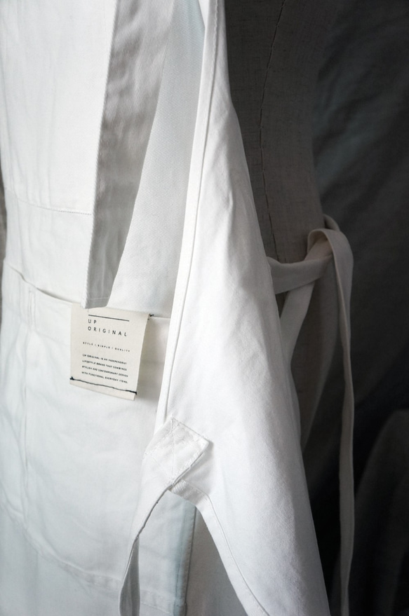 #302 classic work apron（ WHITE ）厚帆布設計圍裙 第5張的照片