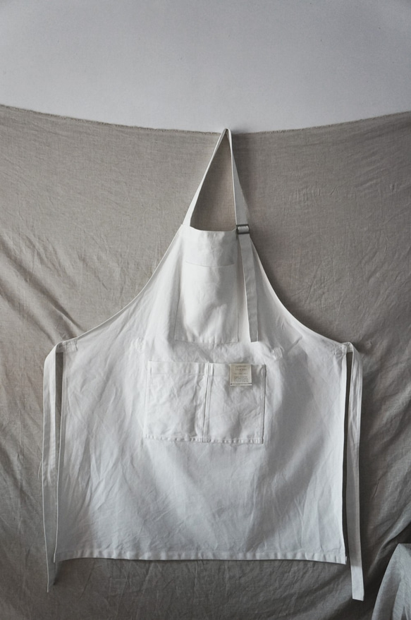 #302 classic work apron（ WHITE ）厚帆布設計圍裙 第7張的照片