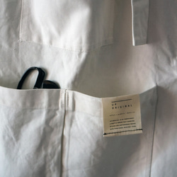 #302 classic work apron（ WHITE ）厚帆布設計圍裙 第8張的照片