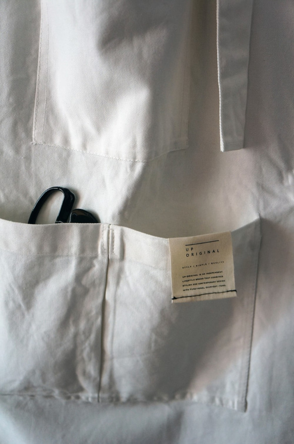 #302 classic work apron（ WHITE ）厚帆布設計圍裙 第8張的照片