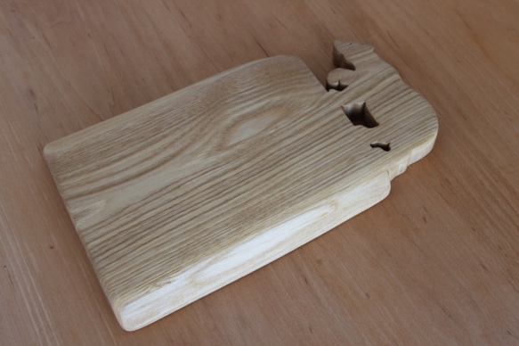 ヒグマ木製カッティングボード 3枚目の画像