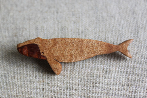 セミクジラ木製ペアネクタイピン・ブローチ 6枚目の画像