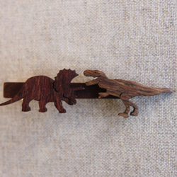 恐竜木製ネクタイピン 2枚目の画像