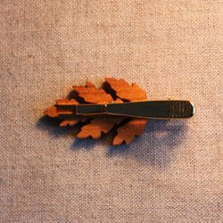 ドングリの葉っぱ木製ネクタイピン 4枚目の画像