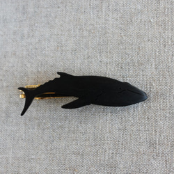 ザトウクジラ木製ネクタイピン 2枚目の画像