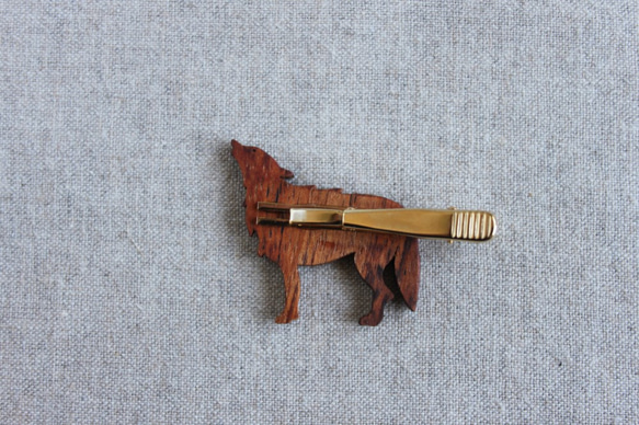 オオカミ木製ネクタイピン 4枚目の画像
