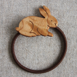 ウサギ木製ヘアゴム 1枚目の画像