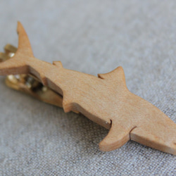ホオジロザメ木製ネクタイピン 5枚目の画像