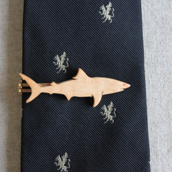 ホオジロザメ木製ネクタイピン 6枚目の画像