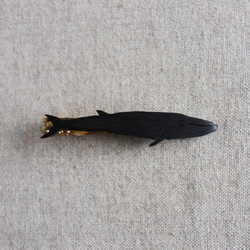 シロナガスクジラ木製ネクタイピン 2枚目の画像