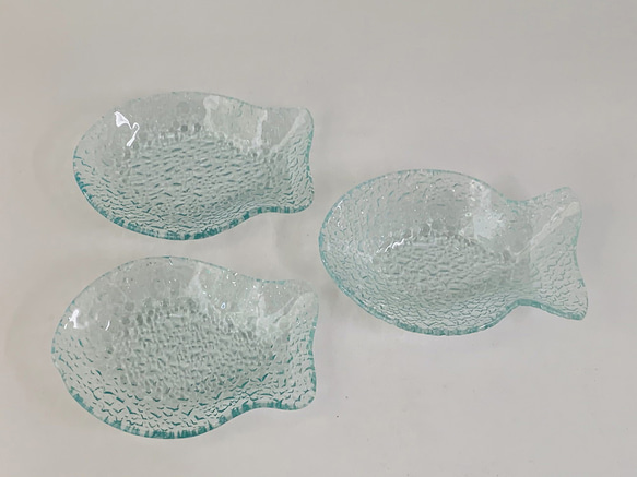手作りガラスの魚型プレート D（3点セット） 2枚目の画像