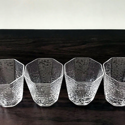 クリスタルガラスの８角カップ（4点セット） 1枚目の画像