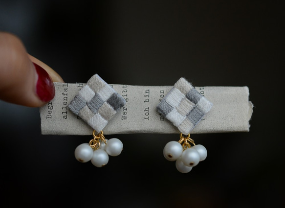 手刺繍耳飾り✺モザイクシリーズ　ピアス 6枚目の画像