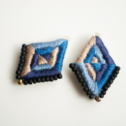 刺繍耳飾り✺”オリエンタルラグ”ブルー«イヤリング・ピアス選択» 3枚目の画像