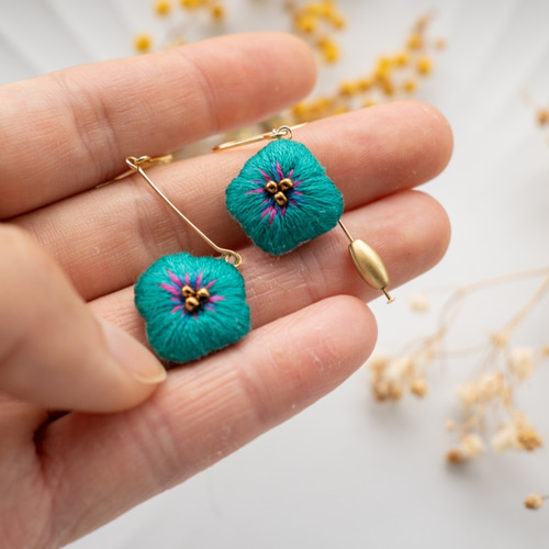 一点もの✺刺繍耳飾り✺ 