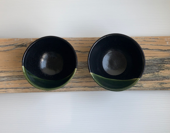 《送料無料 》織部ボタン付き 大・小ペア茶碗（２個セット） 5枚目の画像