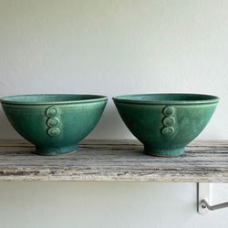 《送料無料 》青銅釉　ボタン付き ペア茶碗（２個セット） 1枚目の画像