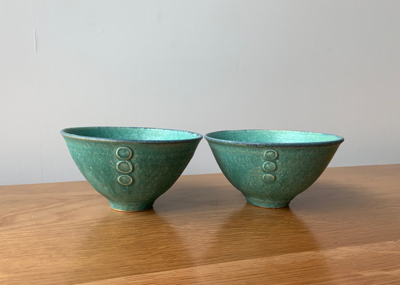 《送料無料 》青銅釉 ボタン付き ペア茶碗（２個セット） 4枚目の画像