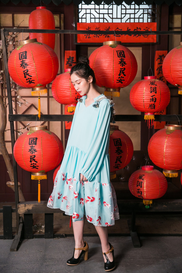 【極美品 イタリア製】ブルマリン フラワー シルクワンピース シフォンドレス 金魚とタッセル特大パールシフォンドレスでいっぱいマークの趣の