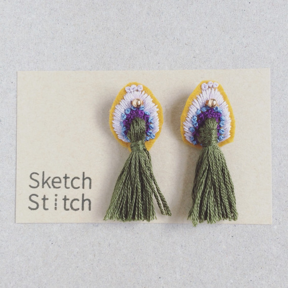 flower×khaki刺繍ピアス 1枚目の画像