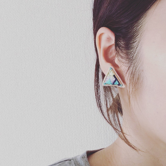 triangle×mint刺繍ピアス 4枚目の画像