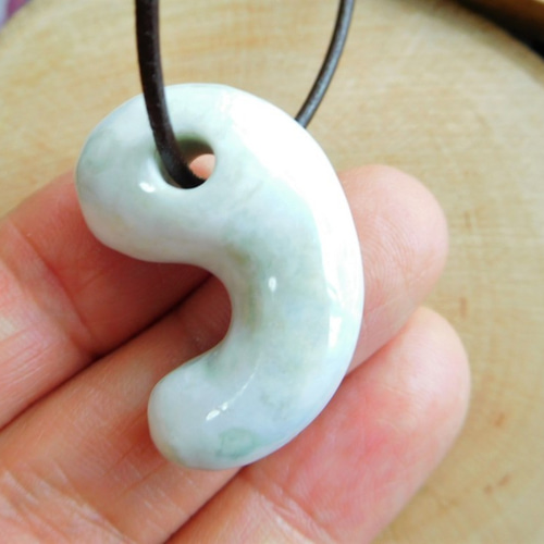 糸魚川翡翠:ペンダント皮紐付きPT0010