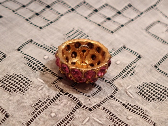 ヴィンテージ ガラス ピンク ラインストーン ゴールド メタル ボタン 4589 2枚目の画像