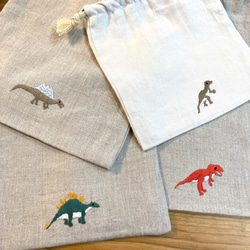 恐竜　刺繍　巾着袋　小　 1枚目の画像