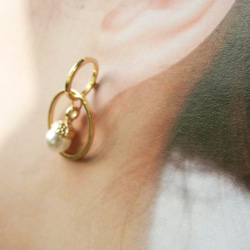 *coucoubird* 立體環橡果珍珠耳環 第3張的照片