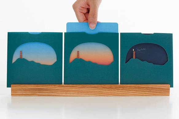 空の色が変わる　夜更けのバースデーカード（灯台） 2枚目の画像