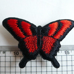 赤と黒の揚羽蝶刺繍帯留め 5枚目の画像
