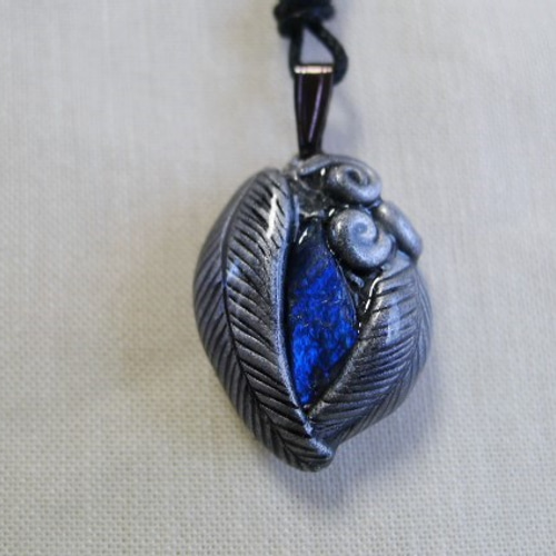 クロス以外の作品 流星を捉えたフクロウのペンダント sc35 好評です