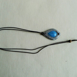 トルコ石風磁器の銀色ネックレス 3枚目の画像