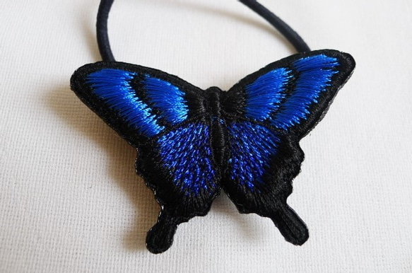 青と藍色のアゲハ蝶ヘアゴム 2枚目の画像