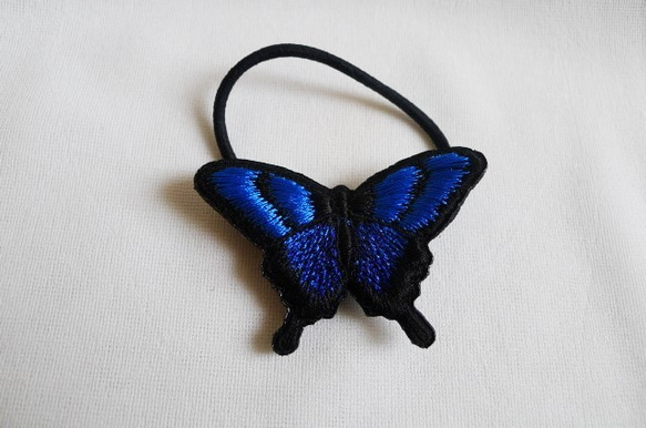 青と藍色のアゲハ蝶ヘアゴム 4枚目の画像