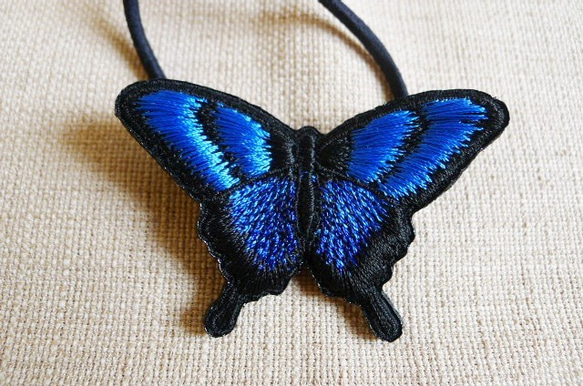 青と藍色のアゲハ蝶ヘアゴム 5枚目の画像
