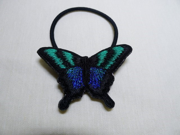 青緑のアゲハ蝶ヘアゴム 3枚目の画像