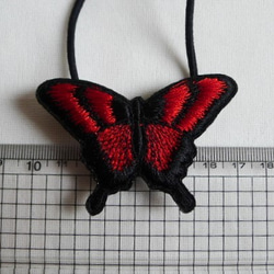 赤いアゲハ蝶ヘアゴム 2枚目の画像