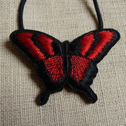 赤いアゲハ蝶ヘアゴム 5枚目の画像