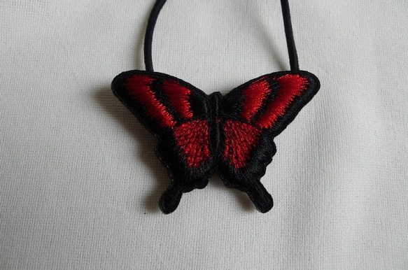 赤いアゲハ蝶ヘアゴム 6枚目の画像
