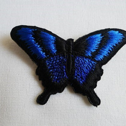 青と藍色のアゲハ蝶刺繍ブローチ 3枚目の画像