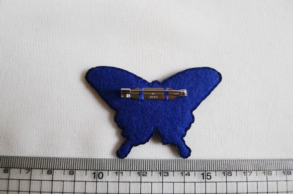 青系のアゲハ蝶刺繍ブローチ 3枚目の画像