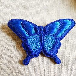 青系のアゲハ蝶刺繍ブローチ 4枚目の画像