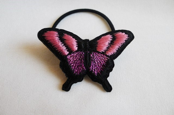 ピンクとパープルピンクのアゲハ蝶ヘアゴム 1枚目の画像