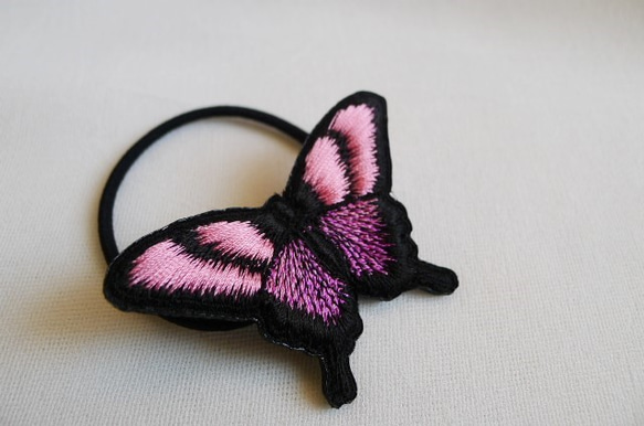 ピンクとパープルピンクのアゲハ蝶ヘアゴム 3枚目の画像