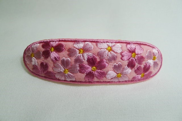 桜の刺繍バレッタ　ピンク　10㎝金具 1枚目の画像