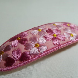 桜の刺繍バレッタ　ピンク　10㎝金具 6枚目の画像