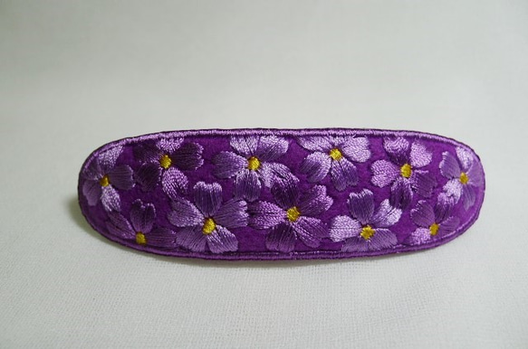 桜の刺繍バレッタ　紫　10㎝金具 1枚目の画像