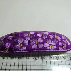 桜の刺繍バレッタ　紫　10㎝金具 3枚目の画像